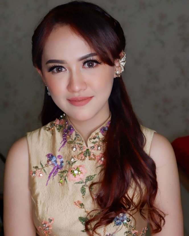 Tak Disangka, Gadis Culun Berseragam Ini Kini Jadi Pedangdut Hits, Lagu-lagunya Bikin Ambyar! Bisa Tebak?