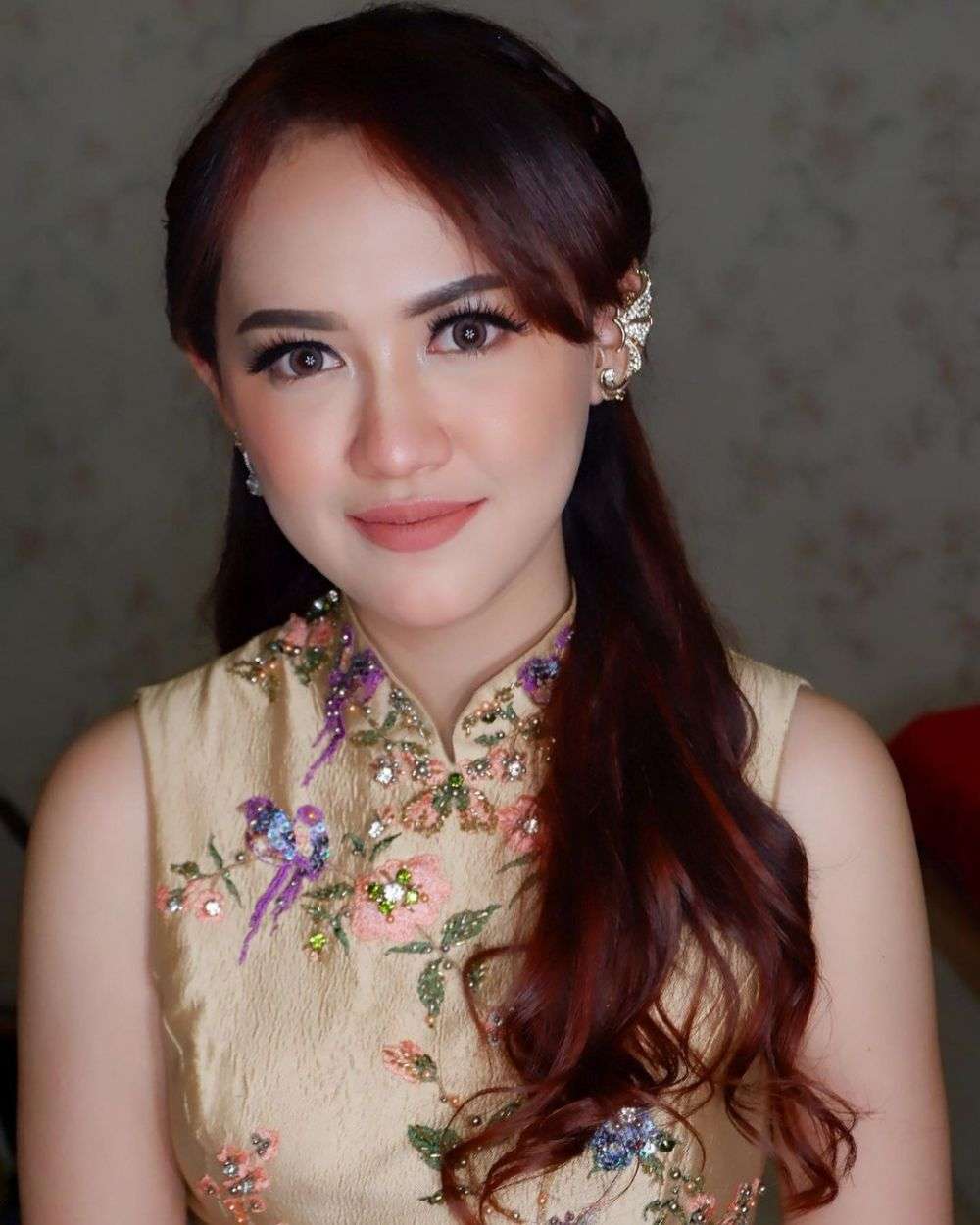 Tak Disangka, Gadis Culun Berseragam Ini Kini Jadi Pedangdut Hits, Lagu-lagunya Bikin Ambyar! Bisa Tebak?