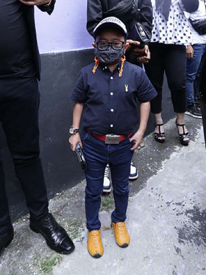 Potret Selebriti Bertubuh 'Kecil' yang Sukses di Dunia Hiburan