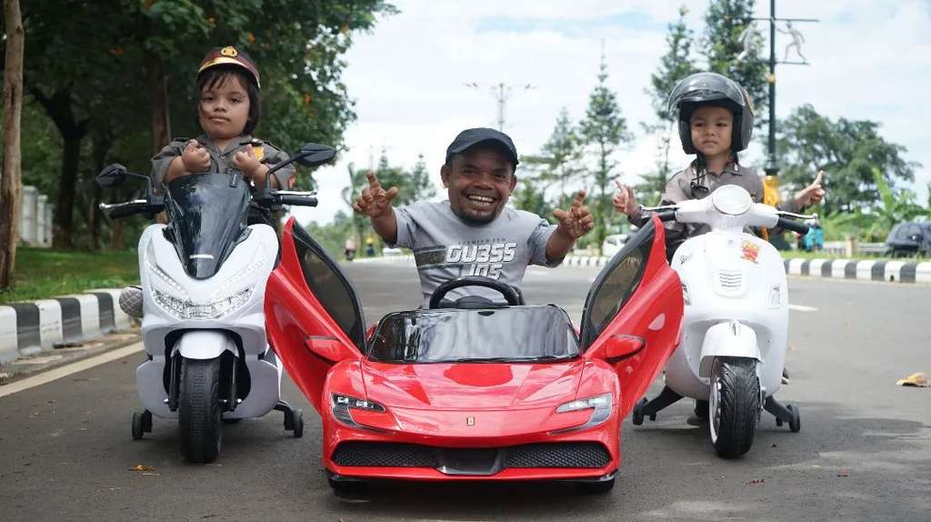 Potret Selebriti Bertubuh 'Kecil' yang Sukses di Dunia Hiburan