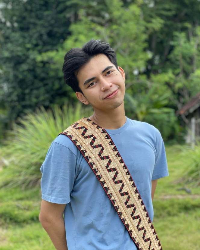 Ingat Dimas Kembaran Raffi Ahmad? Lama Tak Nongol di Andara, Kini Kepergok Jadi Tukang Parkir, Lihat 8 Potretnya