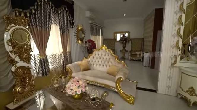Potret Rumah Indah Sari Mantan Kekasih Saipul Jamil, Mewah Kamar Tidurnya Serba Emas!
