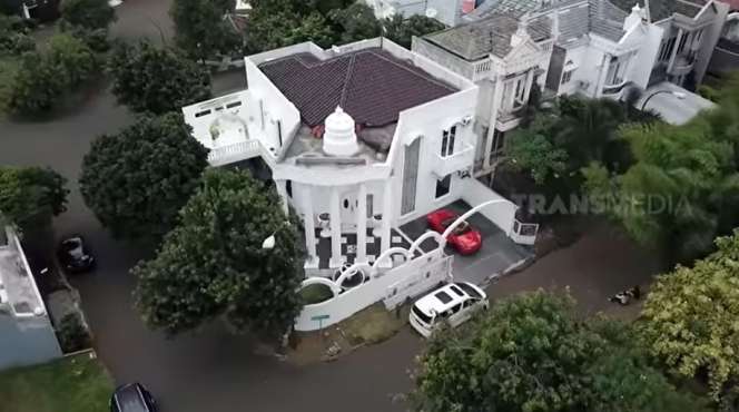 Potret Rumah Indah Sari Mantan Kekasih Saipul Jamil, Mewah Kamar Tidurnya Serba Emas!