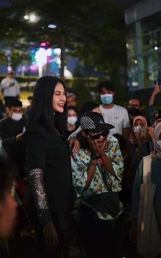 Potret Paula Verhoeven Ikut Citayam Fashion Week, Auto Salfok Bocil SCBD: 'Langsung Datang Pawangnya' 