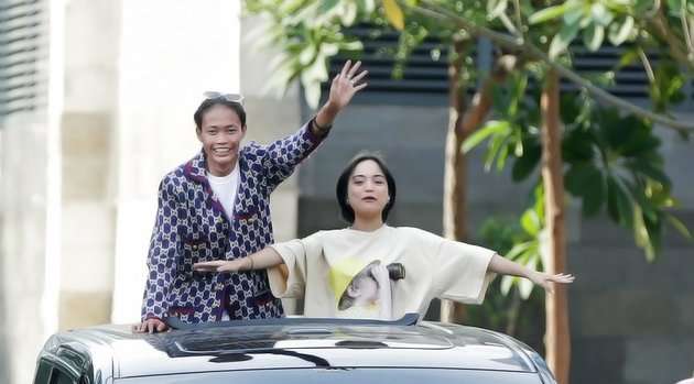 10 Potret Jeje Slebew dan Bonge `Seleb Citayam Fashion Week`, Keliling Jakarta Naik Mobil Mewah!