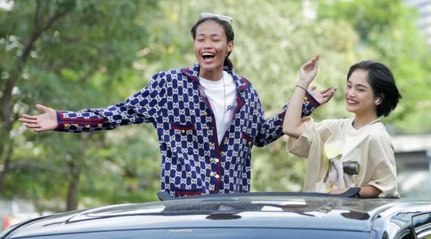 10 Potret Jeje Slebew dan Bonge `Seleb Citayam Fashion Week`, Keliling Jakarta Naik Mobil Mewah!