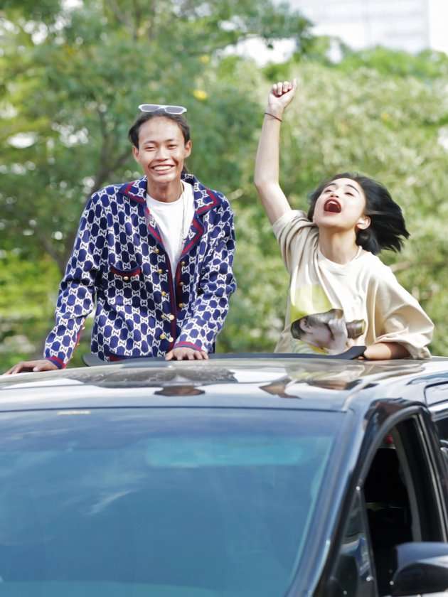 10 Potret Jeje Slebew dan Bonge `Seleb Citayam Fashion Week`, Keliling Jakarta Naik Mobil Mewah!