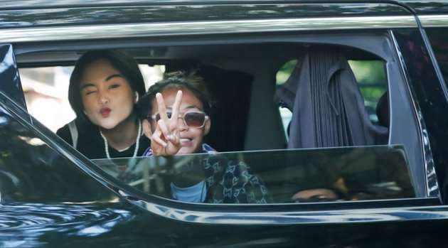 10 Potret Jeje Slebew dan Bonge `Seleb Citayam Fashion Week`, Keliling Jakarta Naik Mobil Mewah!