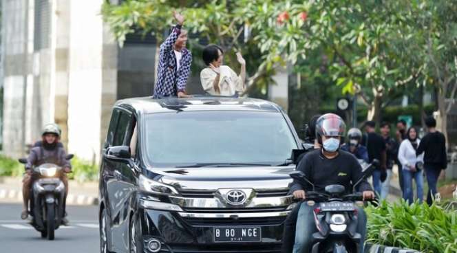 10 Potret Jeje Slebew dan Bonge `Seleb Citayam Fashion Week`, Keliling Jakarta Naik Mobil Mewah!