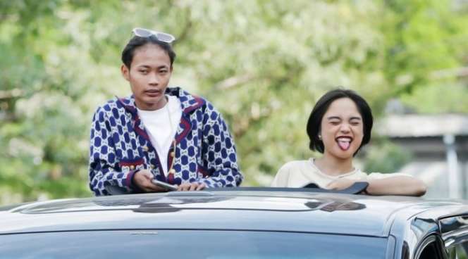 10 Potret Jeje Slebew dan Bonge `Seleb Citayam Fashion Week`, Keliling Jakarta Naik Mobil Mewah!