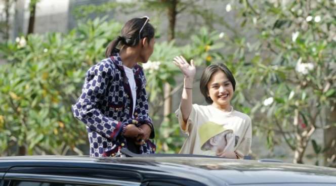10 Potret Jeje Slebew dan Bonge `Seleb Citayam Fashion Week`, Keliling Jakarta Naik Mobil Mewah!