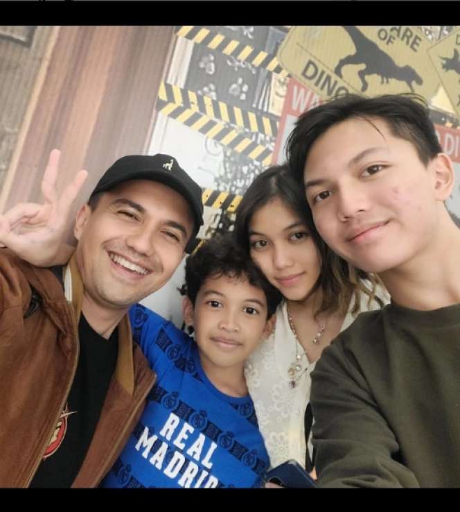 Kayak Seumuran, Ini Potret Sahrul Gunawan Bareng Sang Anak Raihana Zemma, Banyak yang Salah Sangka, Dikira Calon Istri!