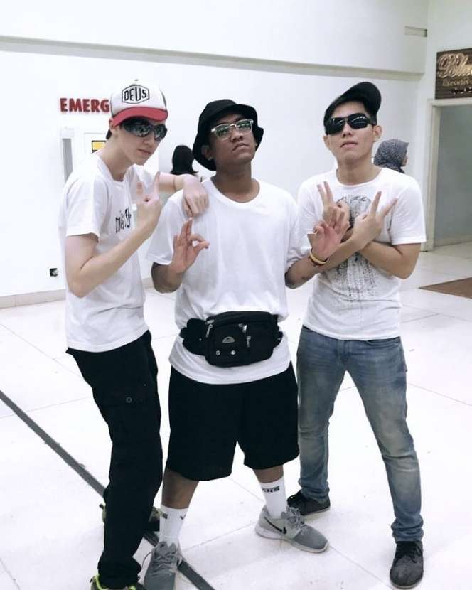 Ingat Bocah di Video Klip Sheila On 7 `Hari Bersamanya`? Dulu Polos Banget Kini Bikin Penampilannya Bikin Pangling!