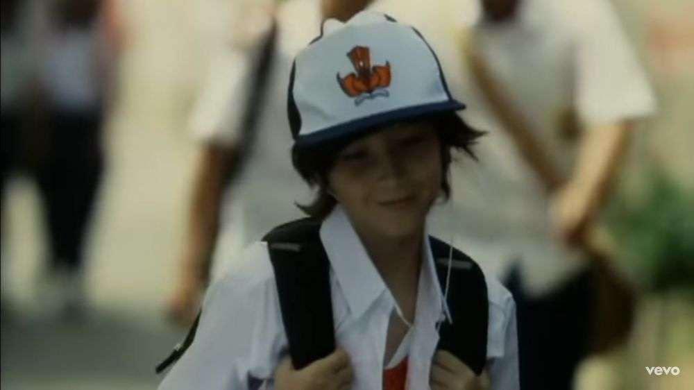 Ingat Bocah di Video Klip Sheila On 7 `Hari Bersamanya`? Dulu Polos Banget Kini Bikin Penampilannya Bikin Pangling!