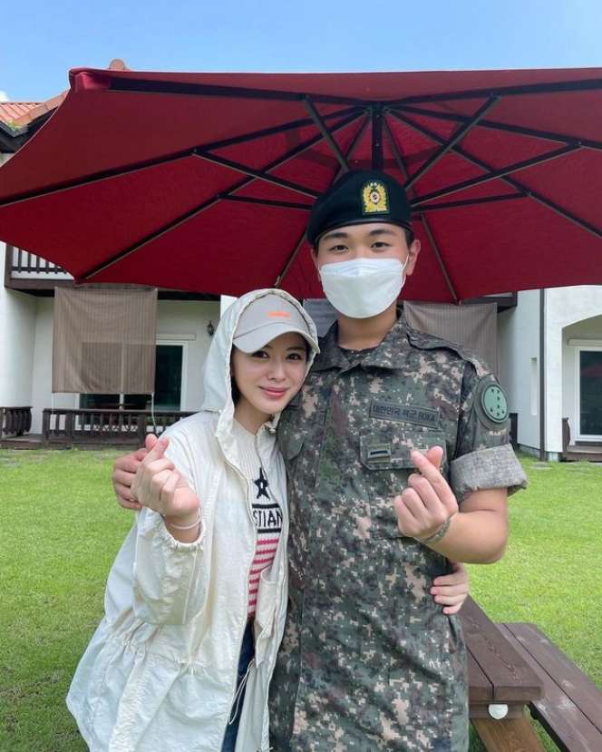 Tuai Pro Kontra, Potret Ayana Moon Saat Lepas Hijab di Korea, Pilih Beri Jawaban Bijak!