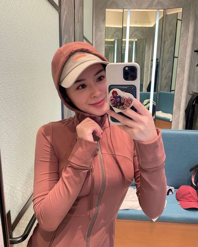 Tuai Pro Kontra, Potret Ayana Moon Saat Lepas Hijab di Korea, Pilih Beri Jawaban Bijak!