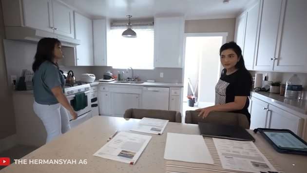 Potret Rumah Uya Kuya di Amerika Serikat, Ternyata Nggak Kalah Mewah!
