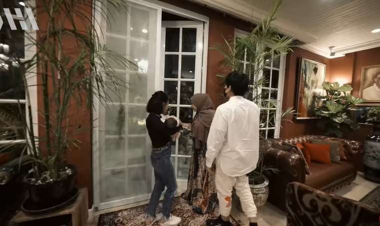 Potret Rumah Estetik Yuni Shara, Dipenuhi Tanaman Mahal
