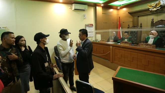 FOTO: Sule Datang ke Sidang Cerai, Tegaskan Masih Berkomunikasi dengan Nathalie Holscher