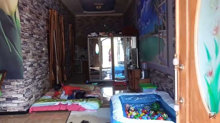 10 Potret Rumah TKW Asal Blitar di Kampung, Dulu Dihina Kini Bangun Istana Megah, Ada Kandang Super Besar!