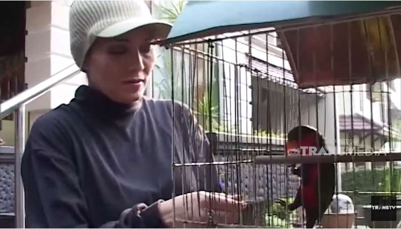 Ingat Eva Arnaz Cewek `Hot` di Warkop DKI? Kini Hidupnya Berubah Drastis, Lihat Kondisi Rumahnya Sekarang