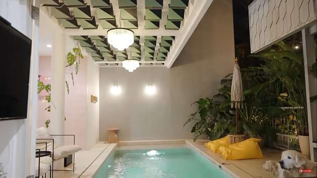 10 Potret Rumah Sharena Delon yang Mewah & Kekinian Abis, Kamar Mandi Ala Raja-Raja Romawi!