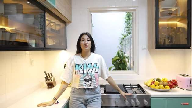 10 Potret Rumah Sharena Delon yang Mewah & Kekinian Abis, Kamar Mandi Ala Raja-Raja Romawi!