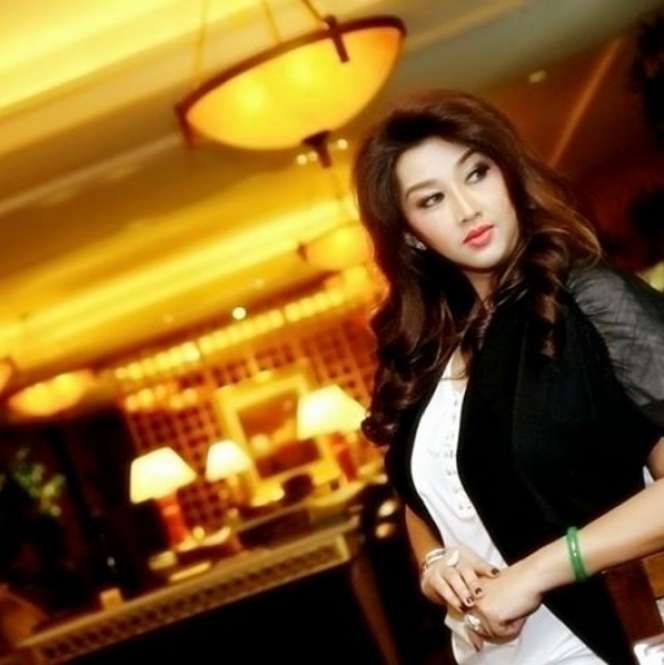 Ingat Inem 'Pembantu Seksi' di Sinetron Putri Duyung? Nasibnya Berubah Drastis, Diam-Diam Jadi Nyonya Besar Keluarga Cendana!