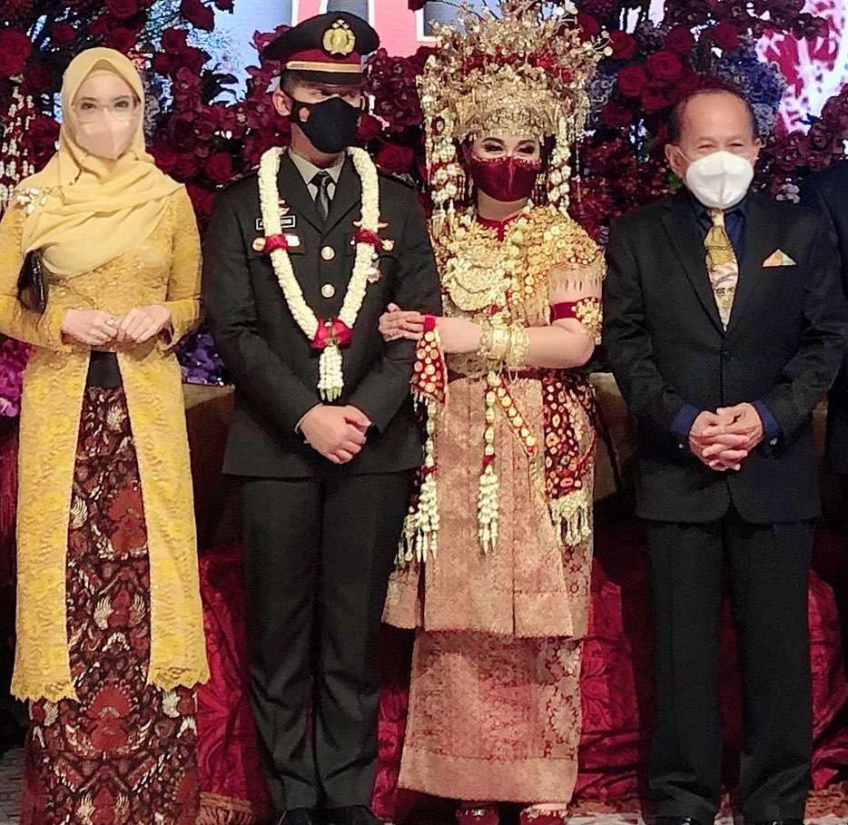 Potret 8 Istri Pejabat Hadiri Kondangan, Arumi Bachsin Bikin Pangling!