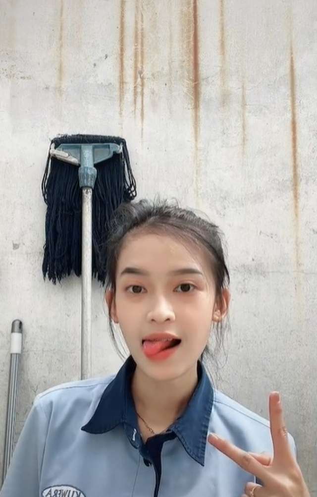 8 Potret Cleaning Service Viral yang Cantiknya Bak Bidadari, Disebut Pantas Jadi Model!
