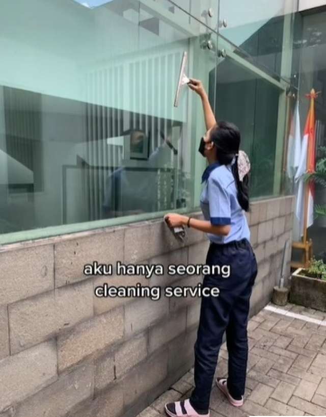8 Potret Cleaning Service Viral yang Cantiknya Bak Bidadari, Disebut Pantas Jadi Model!