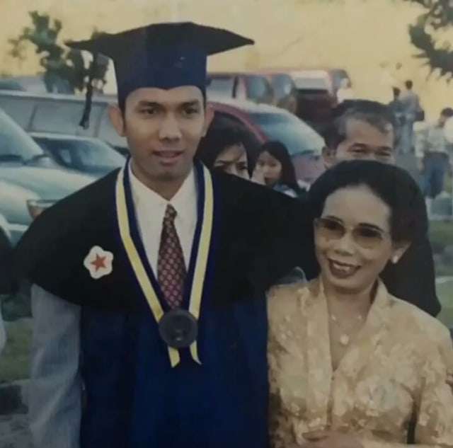 Potret 7 Presenter Saat Wisuda, Uya Kuya Beda Banget Bikin Pangling!