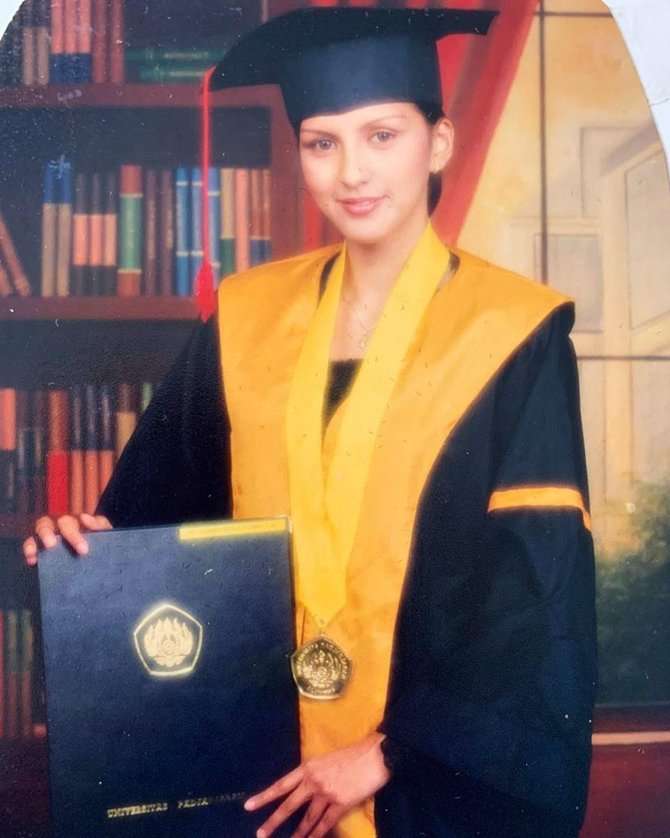 Potret 7 Presenter Saat Wisuda, Uya Kuya Beda Banget Bikin Pangling!
