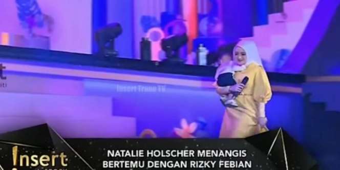 Sambil Menggendong Baby Adzam, Momem Nathalie Holscher Pertemukan dengan sang Kakak Rizky Febian