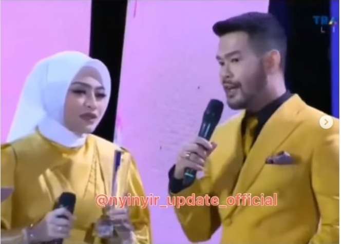 Sambil Menggendong Baby Adzam, Momem Nathalie Holscher Pertemukan dengan sang Kakak Rizky Febian
