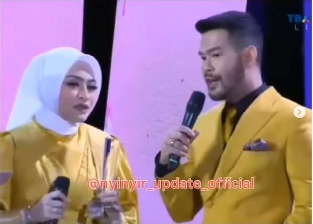Sambil Menggendong Baby Adzam, Momem Nathalie Holscher Pertemukan dengan sang Kakak Rizky Febian