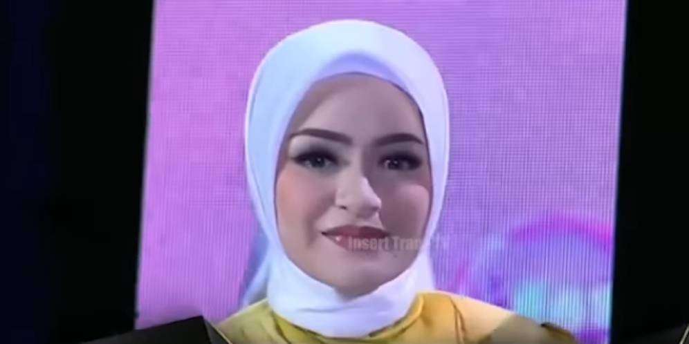 Sambil Menggendong Baby Adzam, Momem Nathalie Holscher Pertemukan dengan sang Kakak Rizky Febian