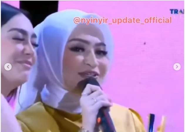 Sambil Menggendong Baby Adzam, Momem Nathalie Holscher Pertemukan dengan sang Kakak Rizky Febian