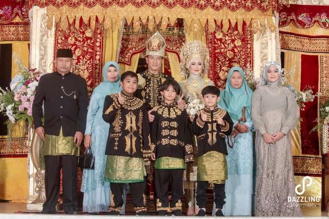 Dinikahi Perwira TNI, Potret Terbaru Juliana Moechtar Bareng Dua Anak Sambungnya
