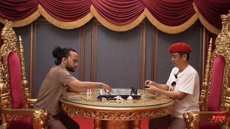 10 Potret `Keraton` Lord Rangga Sunda Empire yang Super Mewah, Ada Foto Sang Raja Besar Banget!