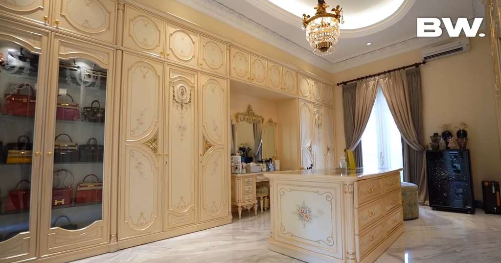 10 Potret Rumah Artis di Kawasan Kelapa Gading, Hotman Paris Mewahnya Bukan Main, Ada Mall Pribadi!