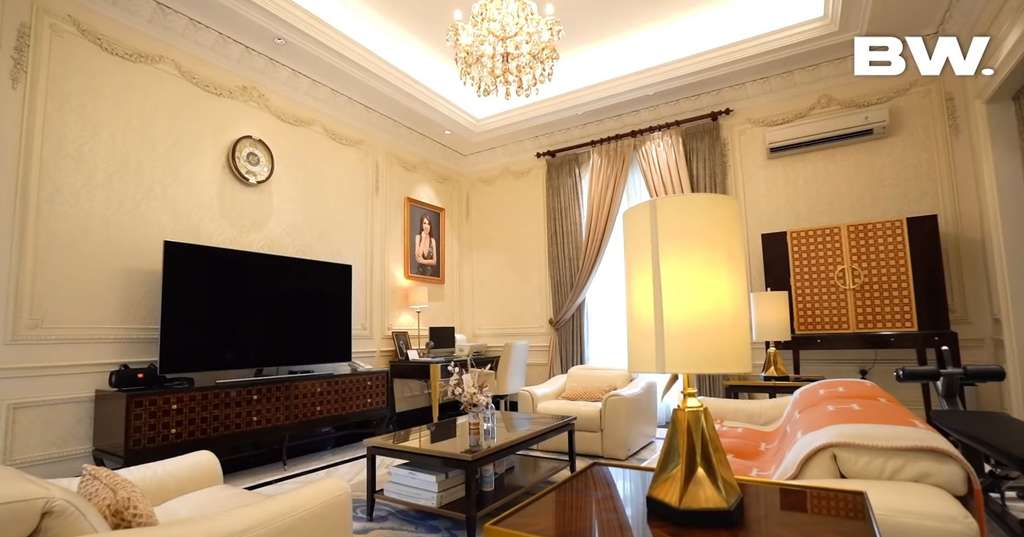 10 Potret Rumah Artis di Kawasan Kelapa Gading, Hotman Paris Mewahnya Bukan Main, Ada Mall Pribadi!