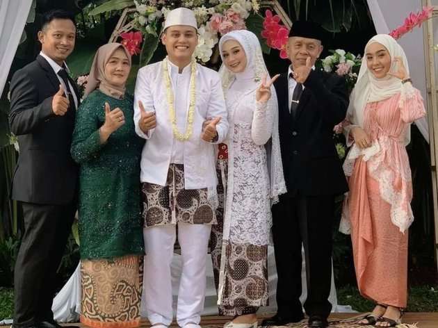 Potret Pernikahan Kakak Arumi Bachsin, Paras Sang Istri Curi Perhatian!