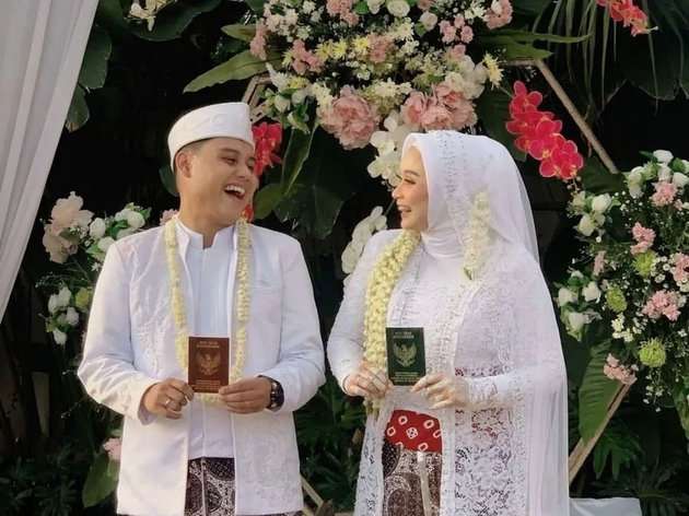 Potret Pernikahan Kakak Arumi Bachsin, Paras Sang Istri Curi Perhatian!