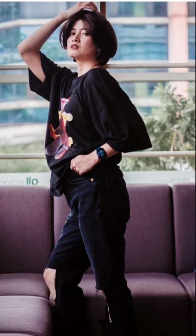 5 Gaya Chika Jessica Cosplay Jadi Jeje 'Slebew', Ngakak Mirip Banget!