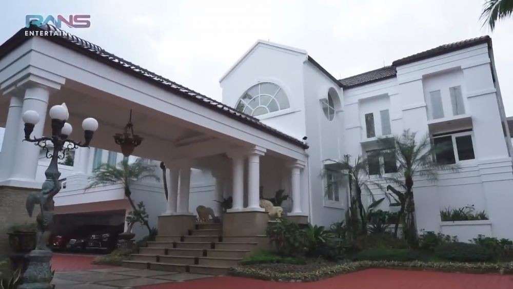 10 Potret Rumah Mewah Hotma Sitompul yang Kini Terbagi Dua, Raffi Ahmad Tak Ada Apa-Apanya!