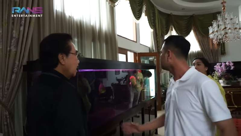 10 Potret Rumah Mewah Hotma Sitompul yang Kini Terbagi Dua, Raffi Ahmad Tak Ada Apa-Apanya!