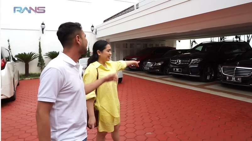 10 Potret Rumah Mewah Hotma Sitompul yang Kini Terbagi Dua, Raffi Ahmad Tak Ada Apa-Apanya!