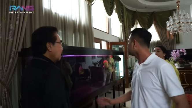 10 Potret Rumah Mewah Hotma Sitompul yang Kini Terbagi Dua, Raffi Ahmad Tak Ada Apa-Apanya!