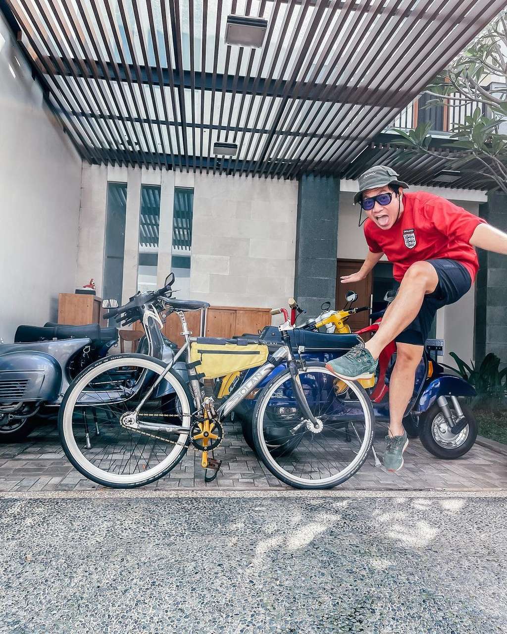 10 Potret Rumah Melki Bajaj yang Jarang Tersorot, Bentuknya Antik, Punya 1000 Jendela!